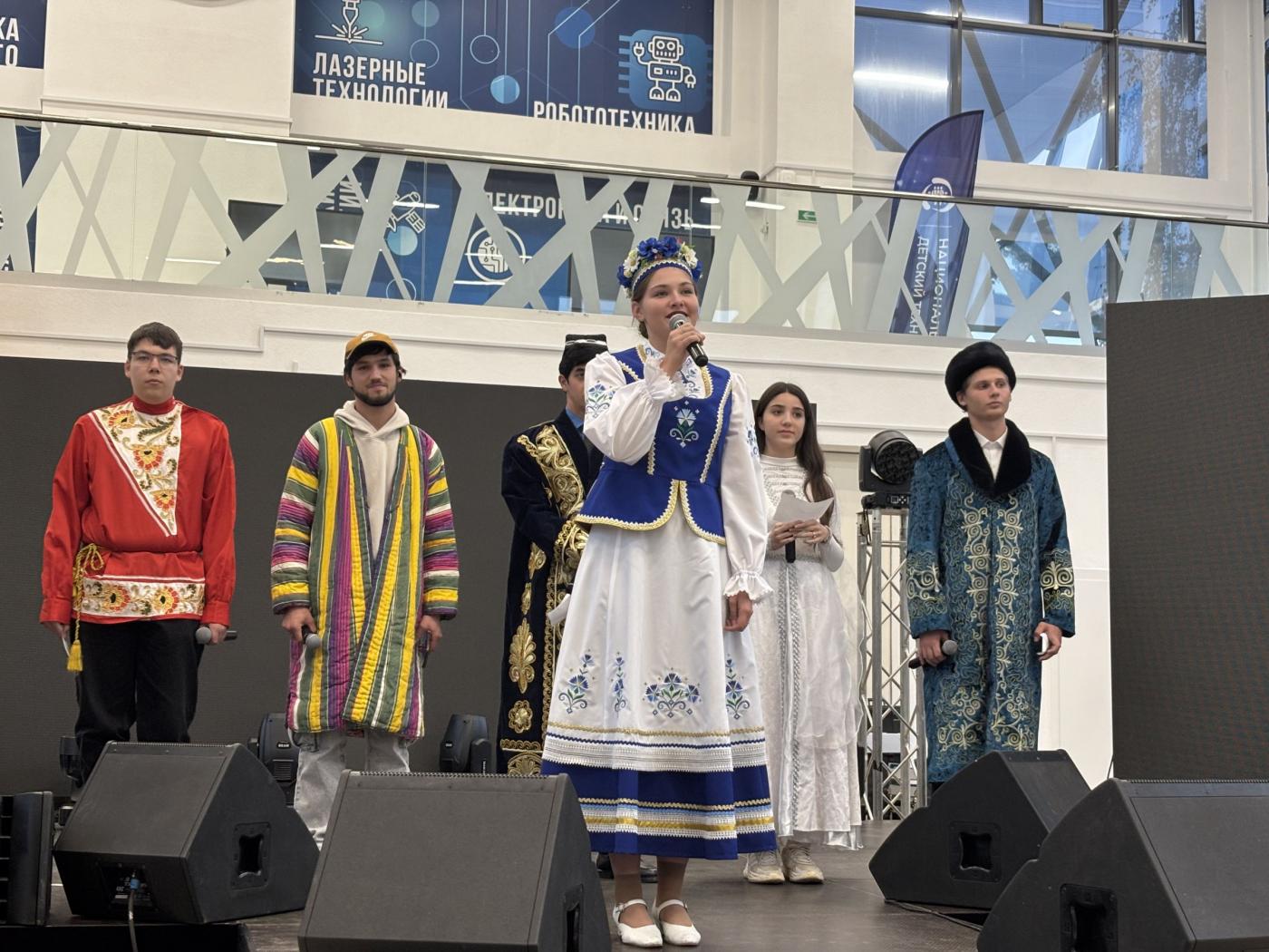 Студенты ФМС прочитали стихотворение Якуба Коласа на Молодежном форуме стран СНГ и ЕАЭС